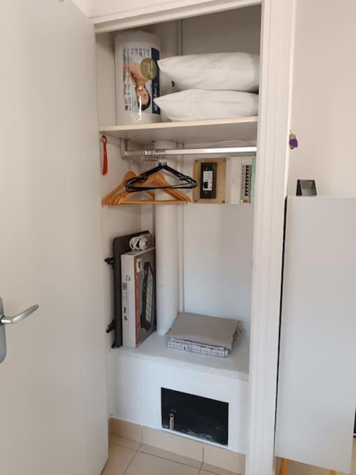 Studio Renove Dans Residence De Vacances Avec Grande Piscine Chauffee, Parking Et Terrasse Agde Exterior foto